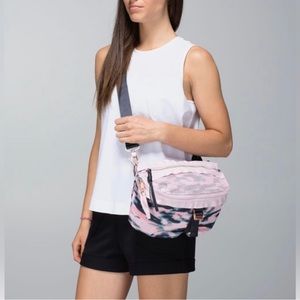 Lululemon Go Lightly Bag - Wamo Camp Barely Pink